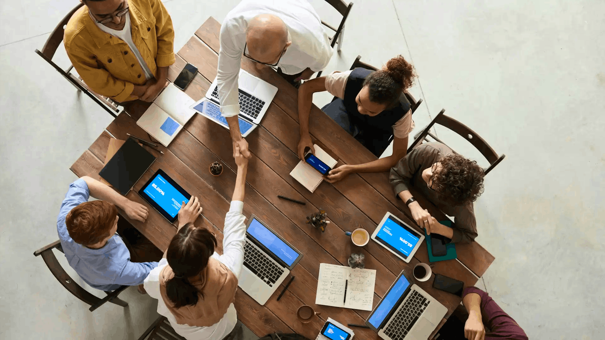 Banking colleagues in office talking about Digital Transformation